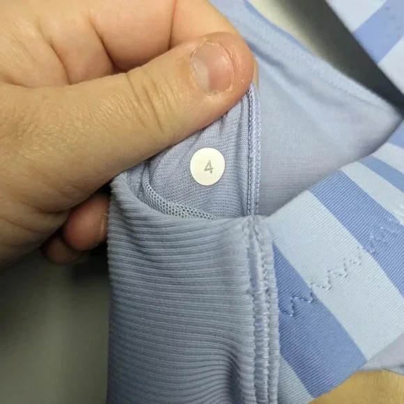 2/35$ Lululemon Core Kicker Tank Apex Stripe  Lavender Dusk size 4 - Picture 12 of 14